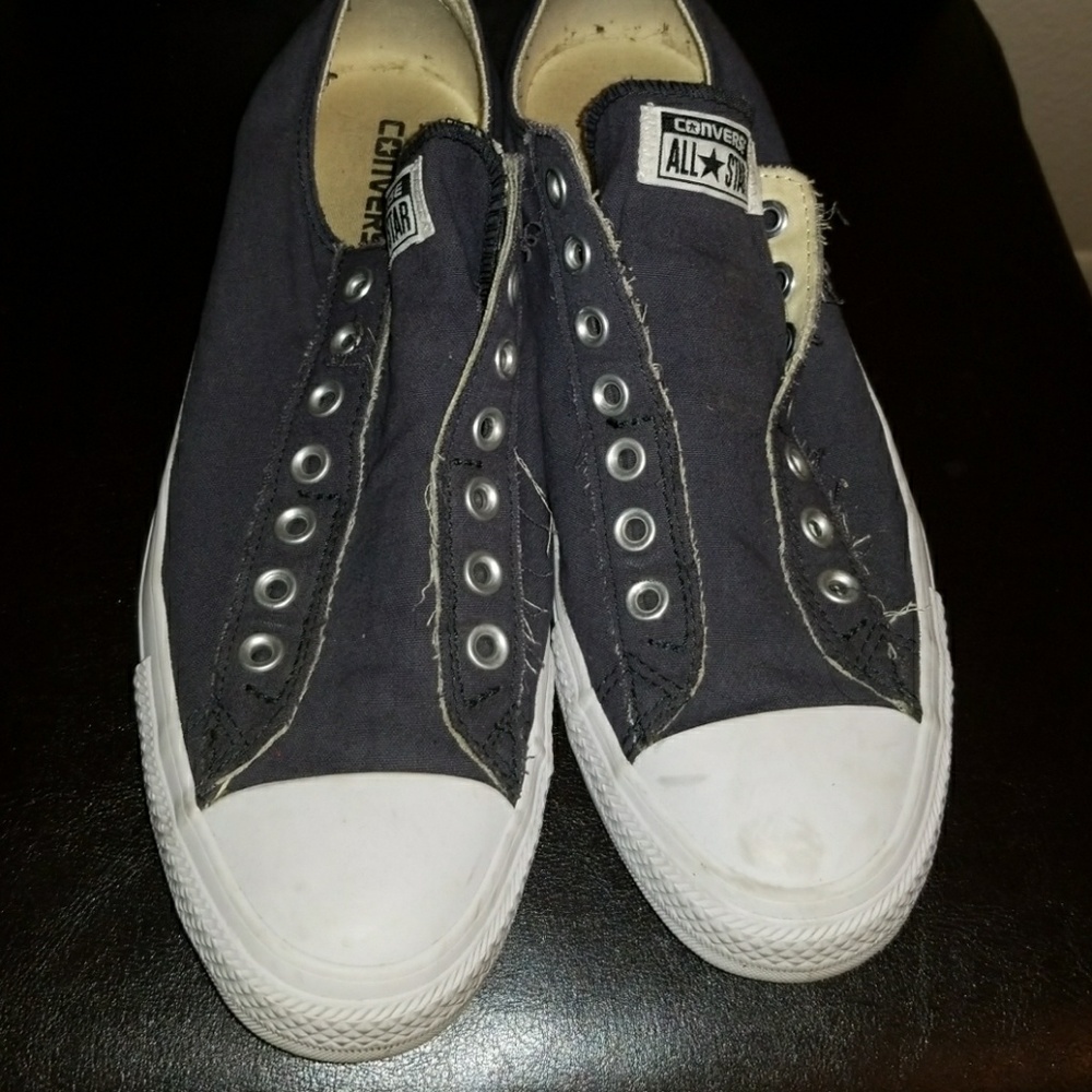 Laceless converse